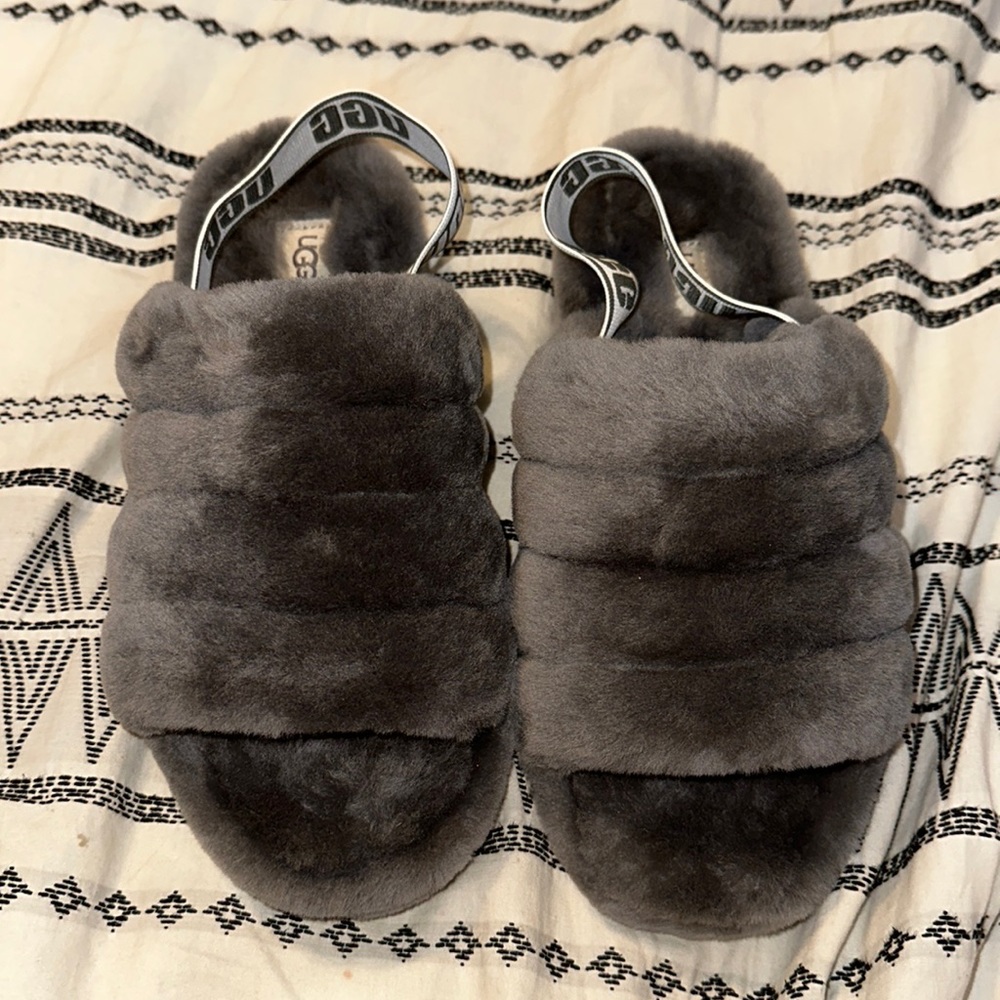 Brand new women’s UGG fluff yeah slippers.